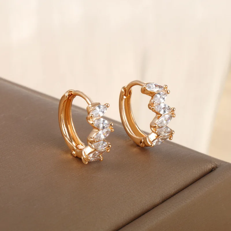 Personalized ear rings and ear buckles, stylish and elegant zircon earrings for women.