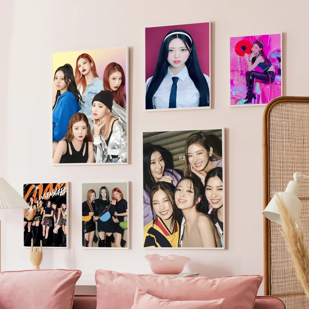 J-YP I-itzy Girls Good Quality Prints And Posters Whitepaper Prints Posters Artwork Wall Decor