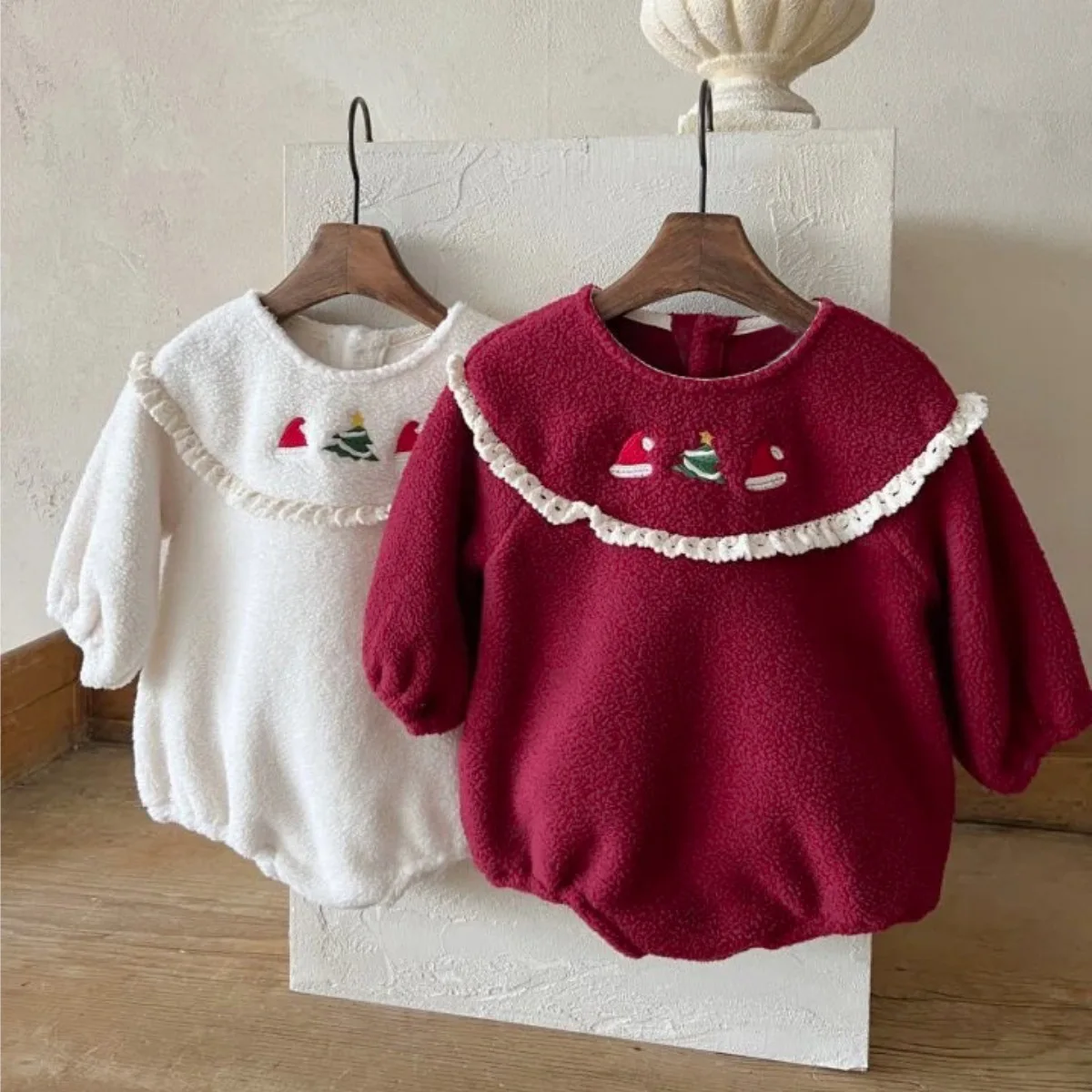 

2025 Winter New Baby Long Sleeve Fleece Bodysuit Christmas Infant Girl Embroidery Jumpsuit Plus Velvet Thick Newborn Clothes