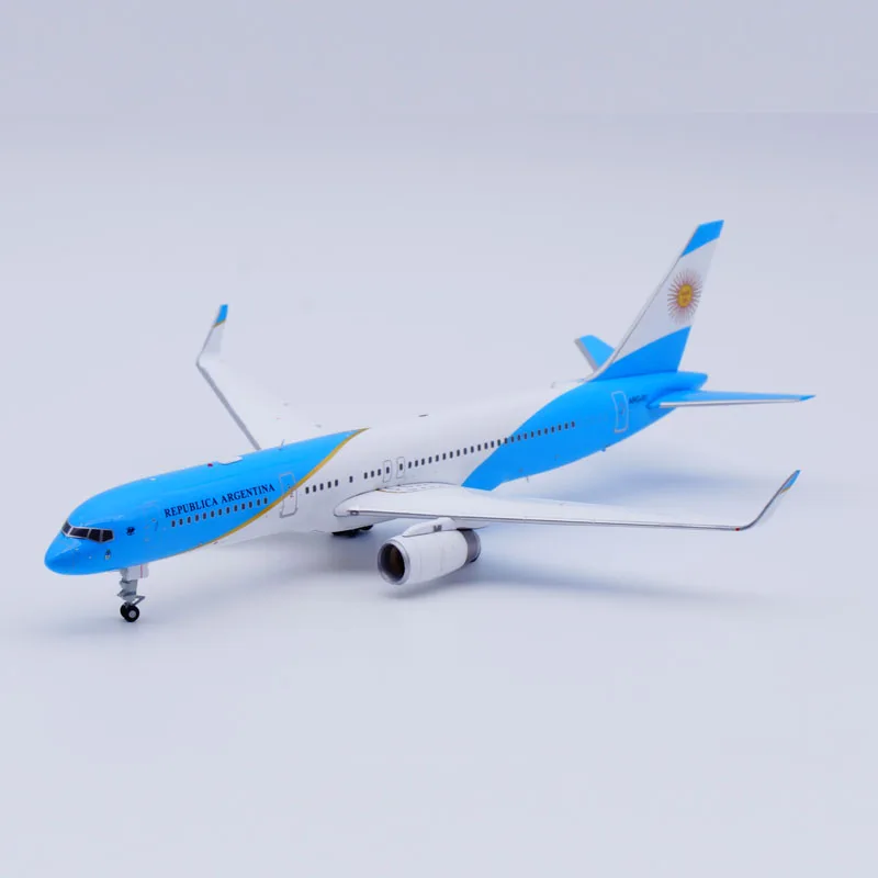 LH2446 Alloy Collectible Plane Gift JC Wings 1:200 Argentina Air Force Boeing B757-200 Diecast Aircraft Jet Model ARG-01