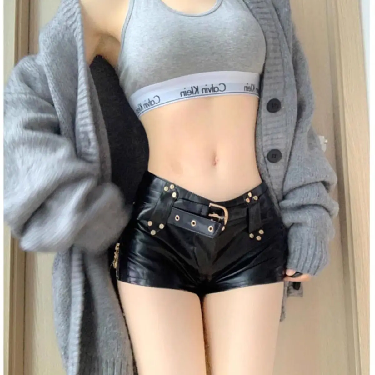 Y2k Spice Girl PU Leather Stretto Sexy Nero Super Shorts Donna Autunno Nuovi Pantaloni caldi avvolti sui fianchi elastici a vita bassa