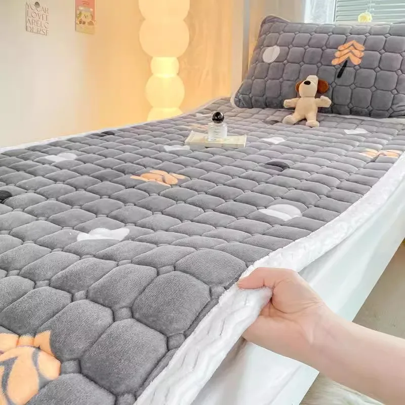 180 * 200cm Minimalist Winter Student Milk Velvet Bed Sheet Extra Large Quilted Bed Washable Mattress Suitable For Bedrooms