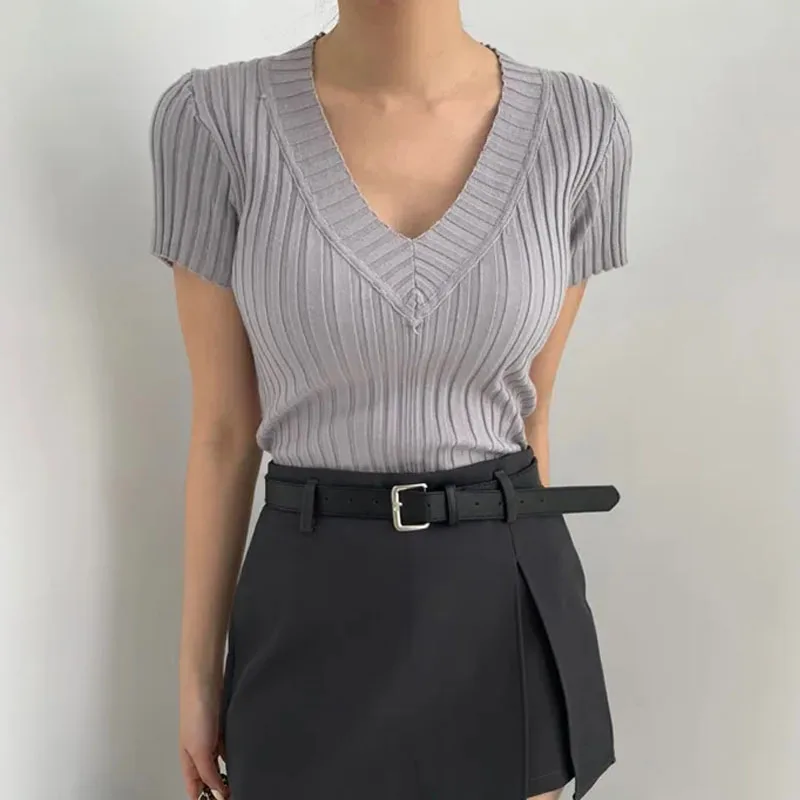 2026 New Chic Korean Style V-Neck Vertical Stripe Thin Ice Silk Knitted Short Sleeve T-Shirt Women's Top Fashion Versatile
