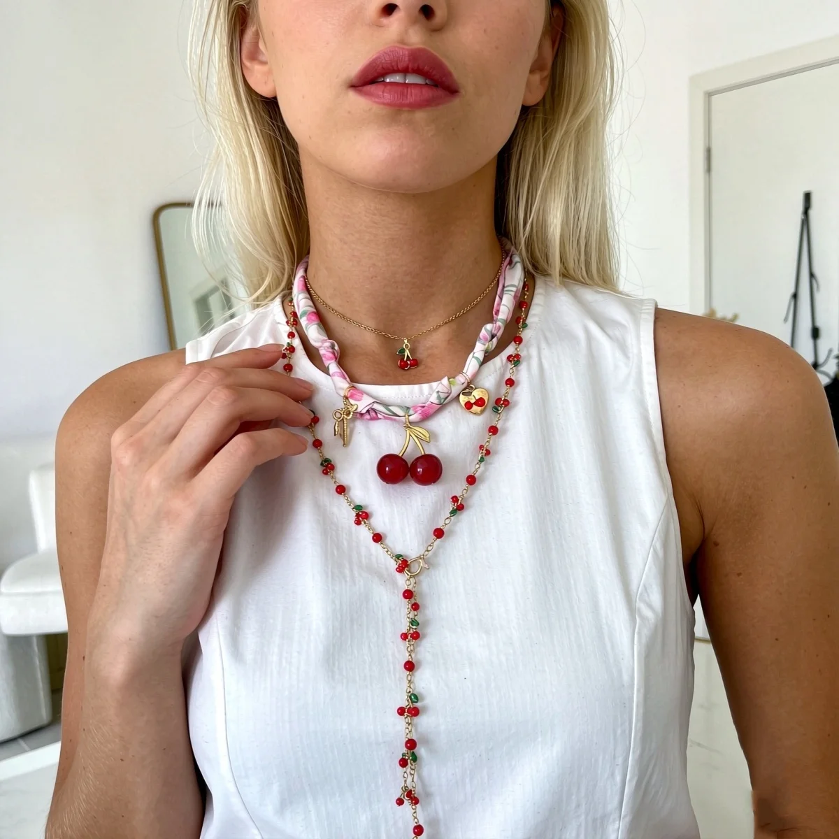 Mehrschichtiger roter Kirschherz-Schal, Y-förmige lange Halskette für Damen und Herren, süße Erdbeerblume, künstliche Perlen-Choker-Schmuckstücke – Detail 5