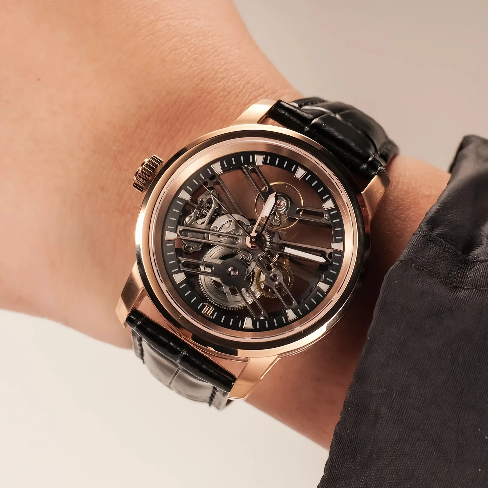 OBLVLO ผู้ชายนาฬิกาอัตโนมัติ 42 มม.นาฬิกาแฟชั่นนาฬิกาข้อมือ 5AMT กันน้ํา Sapphire Luminous Skeleton Dial