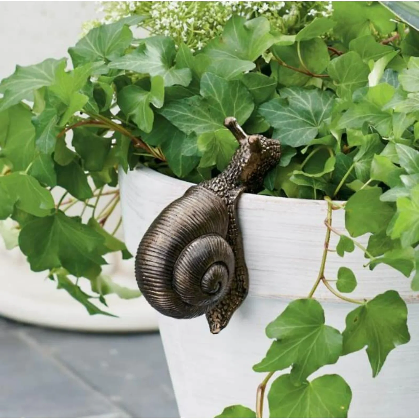 Vintage Bronze Climbing Snail Statue Flower Pot and Vase Hugger Miniature Fairy Garden Decor Resin Art   Decorations