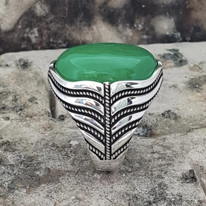 تعرض خاتم الزركون ذو وجه البيضة الخضراء خططًا كبيرًا لخواتم الأعمال الرجالية ومجوهرات الولائم العصرية والمتعددة الاستخدامات #2