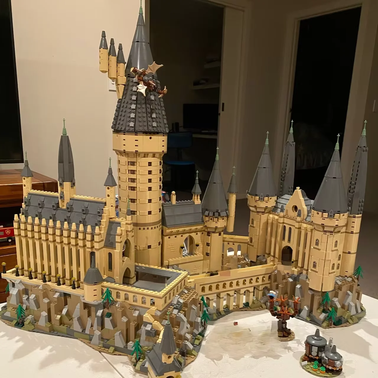 Jogo de filme moc castelo mágico bruxaria escola cenário arquitetônico modelo 6020 pçs blocos de construção tijolo quebra-cabeça brinquedos para o presente do miúdo