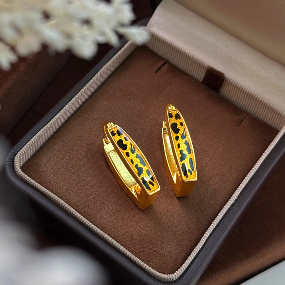 Ladies' light luxury enamel leopard print rectangular U-shaped ear buckle with retro Hong Kong style and niche design earrings