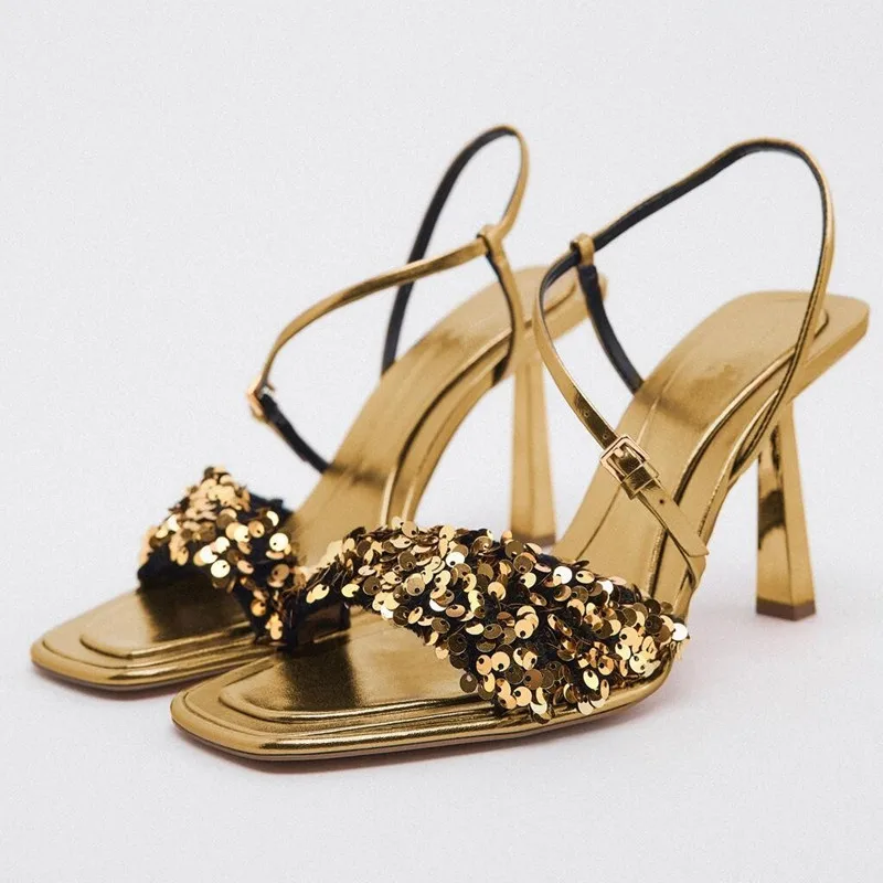 

Golden beaded one-word with metal open-toed square head fashionable high-heeled sandals