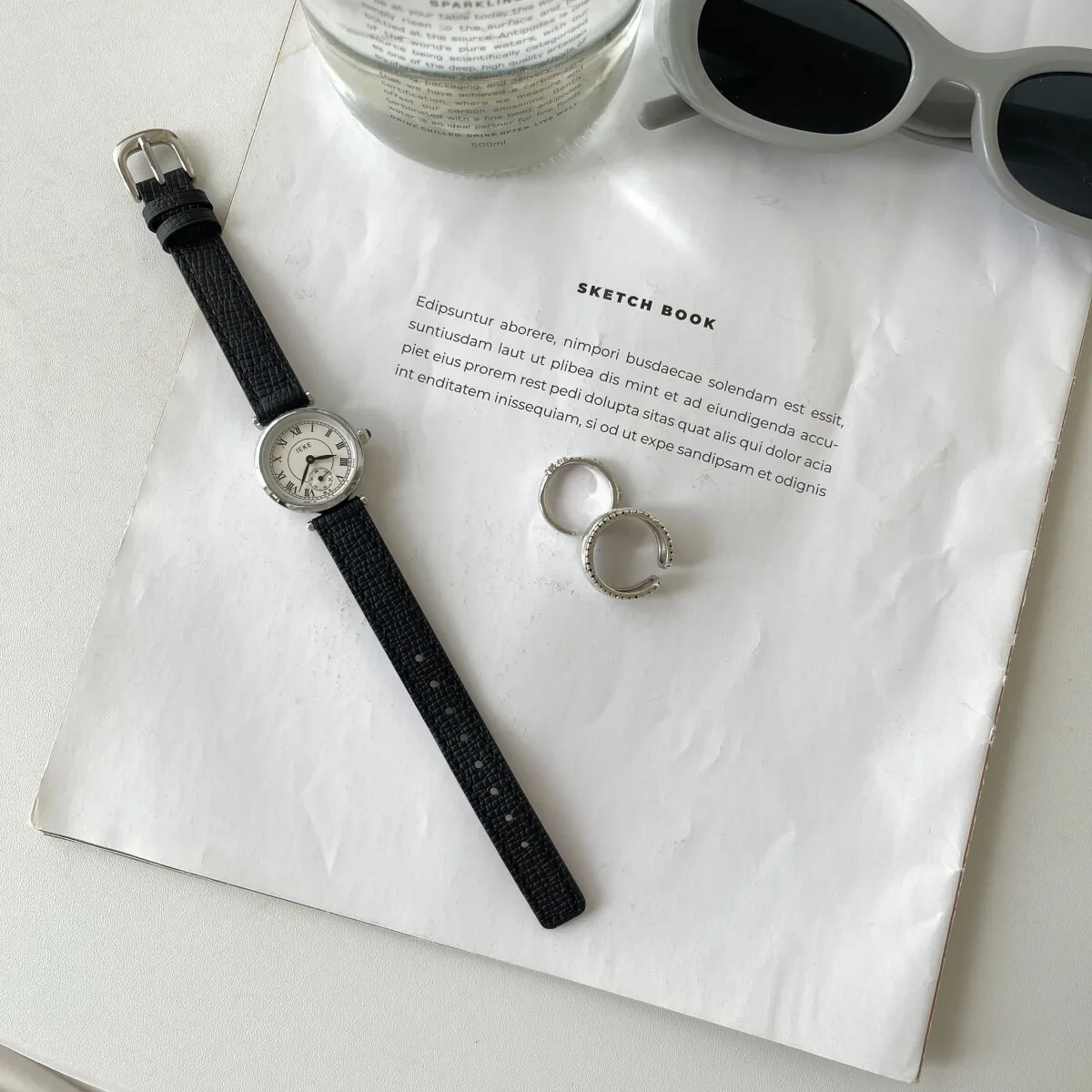 Vintage-Inspired, Luxury Design Women'S Watch, Simple And Versatile Round Dial Watch With Leather Strap, High-Quality Timepiece.