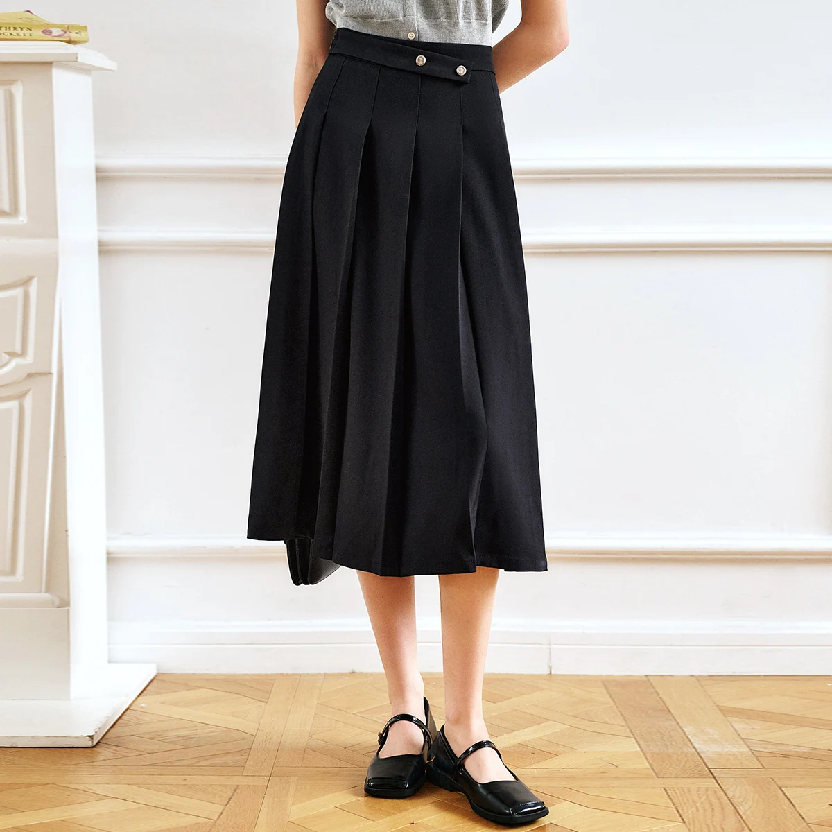 OLrain Black Skirts for Women 2026 Autumn Hepburn Style A-line Pleated Simple High-waist Button Ladies Midi Skirt N57CB96336