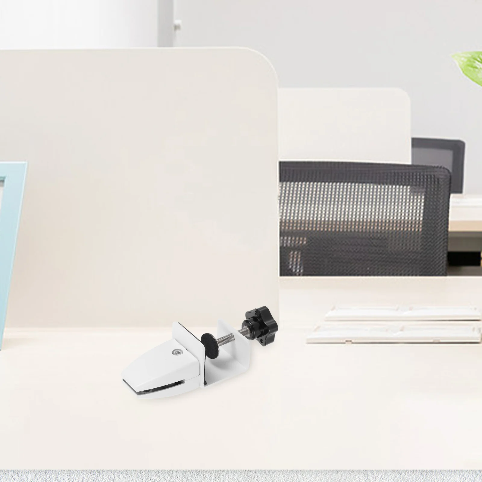 

Комплект из 4 регулируемых стеклянных крепежных зажимов для перегородок, держателей защитных экранов от кашля и офисных экранов для обеспечения приватности