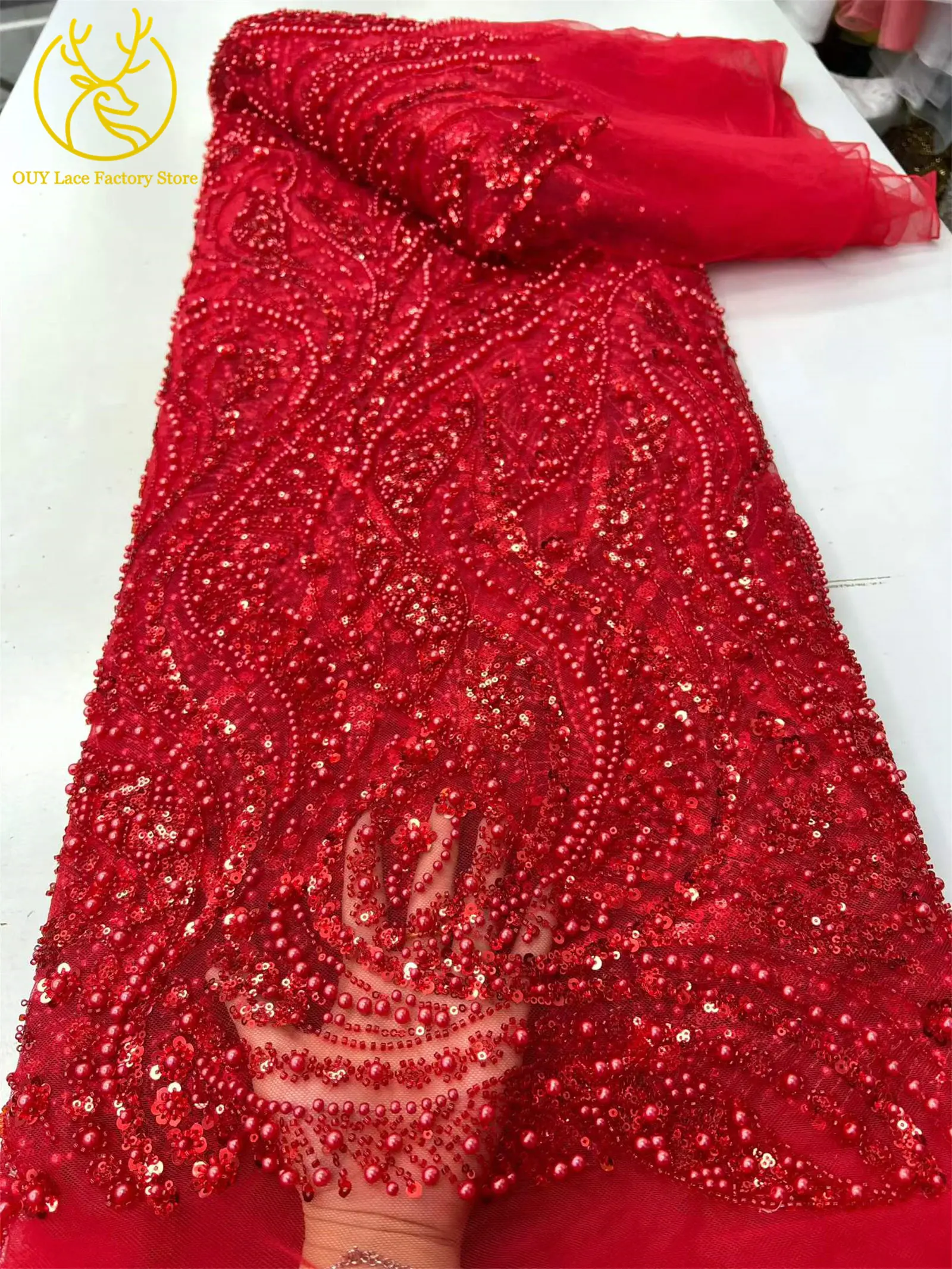 5 Yards nigerianischer roter Brautspitzenstoff mit Perlen, hochwertige afrikanische Spitze mit schweren Perlen und Pailletten für Brautkleider und Hochzeitsfeiern – Detail 6