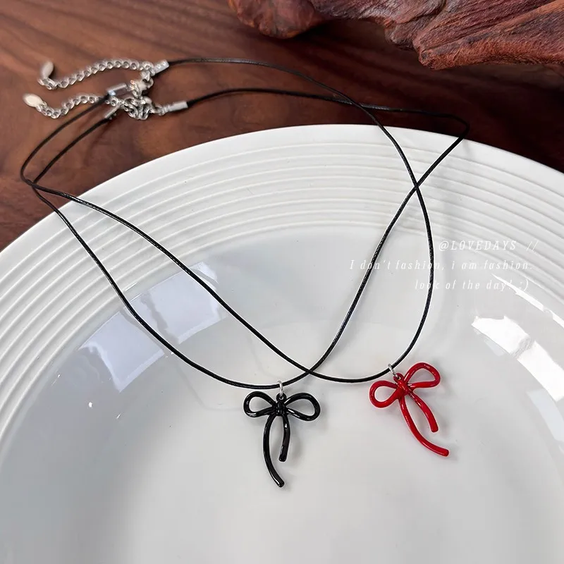 Premium Red Bow Choker Necklace for Women Elegant Winter Collarbone Chain Versatile Lightweight Daily Fashion Jewelry Accessory