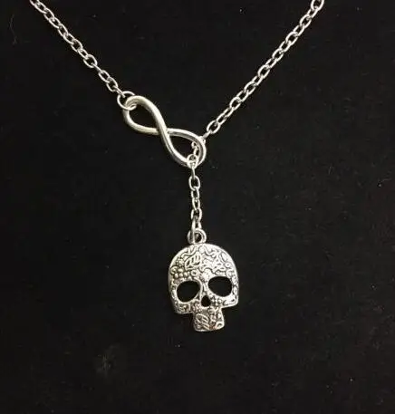 Ожерелье с подвеской в виде черепа и зубной пасты