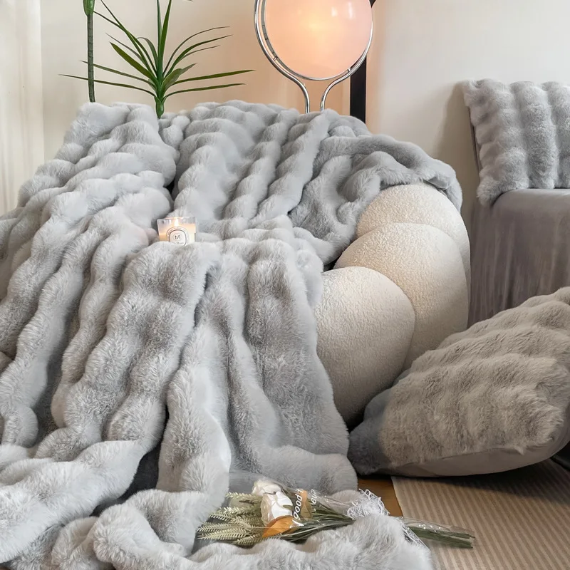2026 Latest Design Elegant Soft Warm Faux Fur Fleece White Custom Throw Home Blanket for Decoration