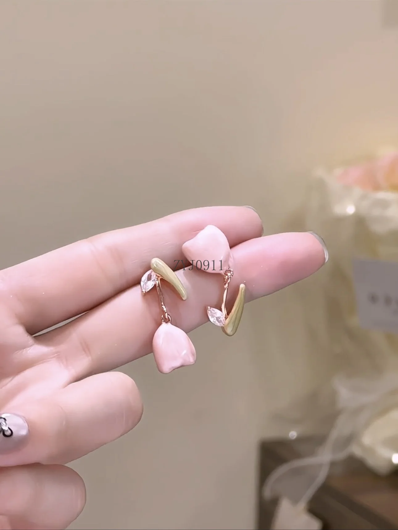 الربيع والصيف قطرة الصقيل زهرة التوليب الأقراط غير المتكافئة مزاجه الأقراط إبرة الفضة متعددة الاستخدامات