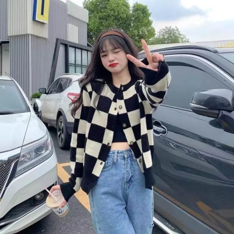 Black and white checkerboard sweater retro Japanese Korean version loose outer knitted cardigan for women 2024 autumn and winter