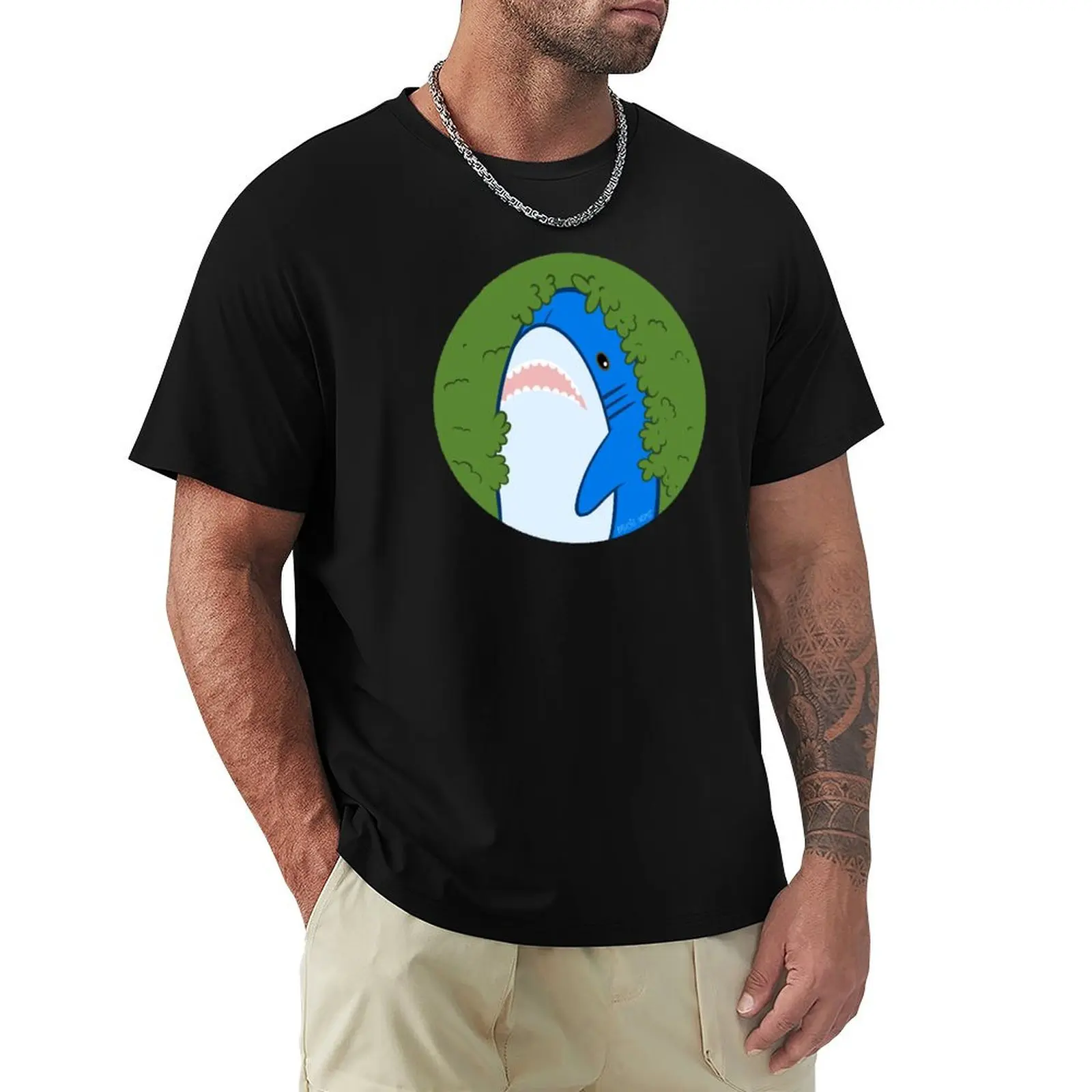 

Blahaj/shark: Back into the Bushes (meme) T-Shirt Holiday Lightweight T-Shirt