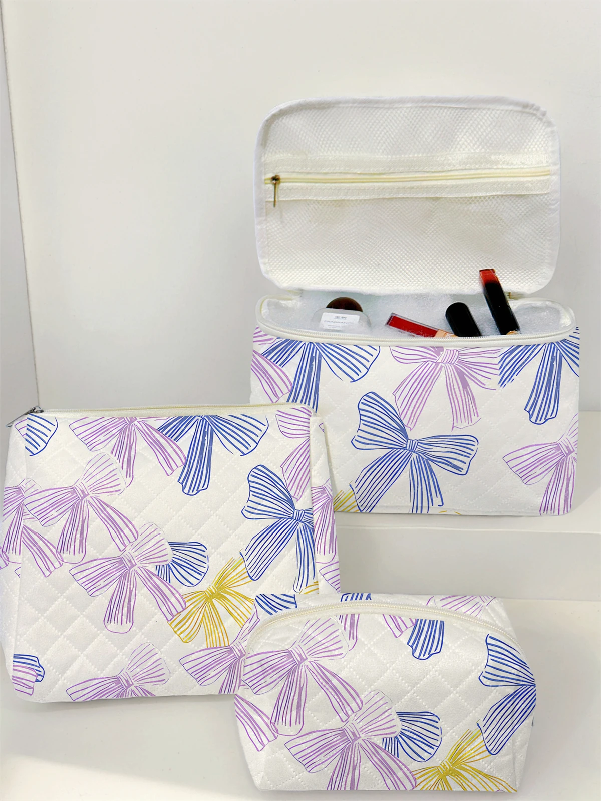 

1 Set Portable Makeup Bag, Large Capacity Design, Easily Accommodate Your Cosmetics, Lightweight And Portable For Storing Cosmet