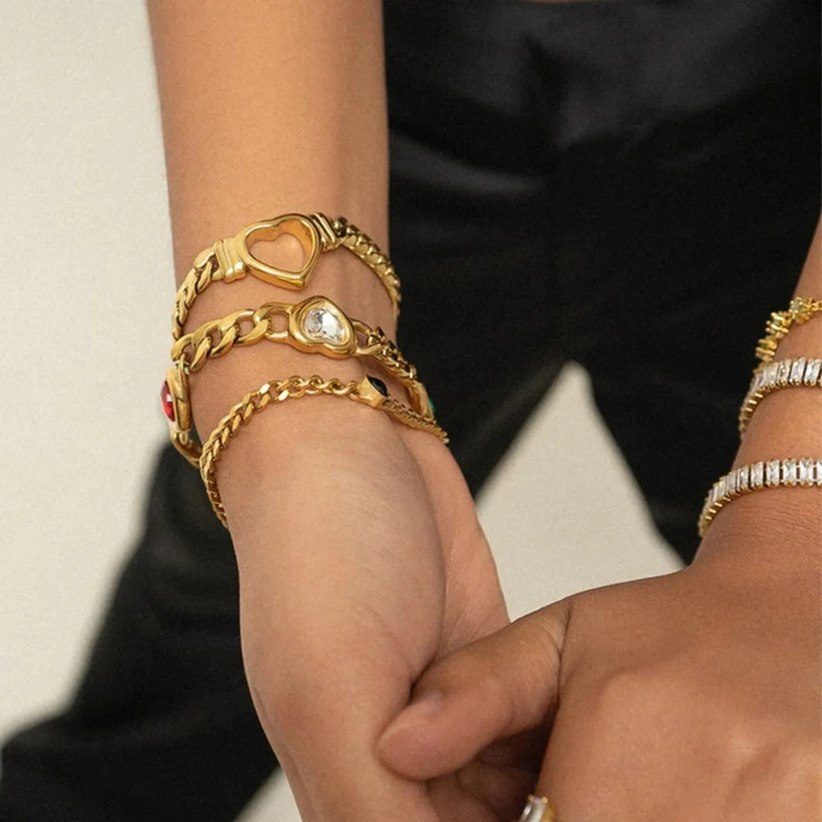 

Stainless Steel PVD 18K Gold Plated Tarnish Cutout Heart Bracelet For Woman Jewelry Wholesale Summer Trendy