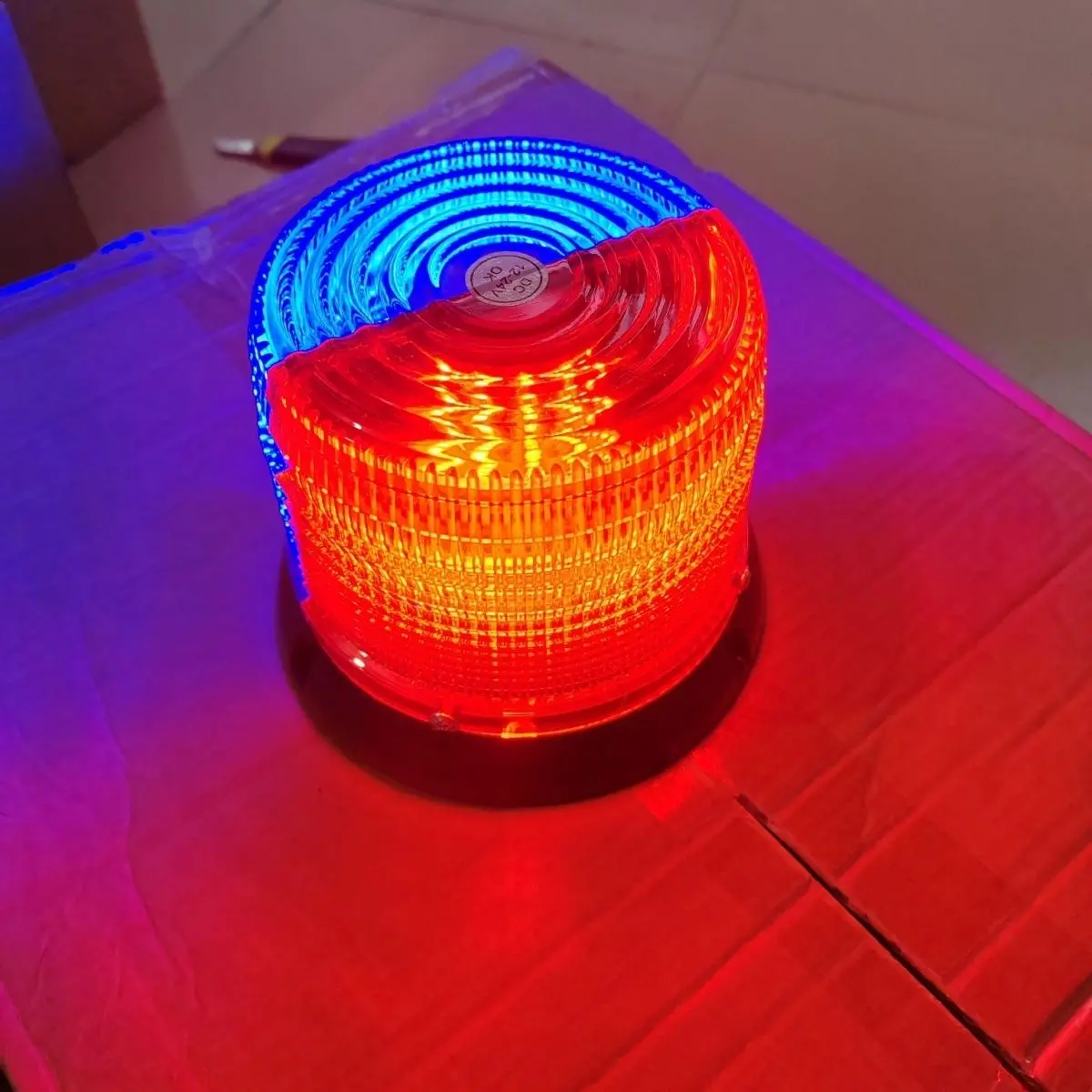 

Charging Portable Strong Magnetic Ceiling LED Police Light Super Bright Car Openway Light Barricade Flash Warning Light