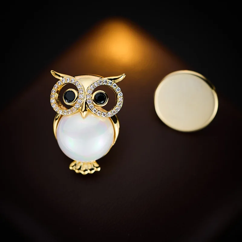 

Cartoon Owl Magnetic Clasp Pearl Brooch Micro Inlaid Zircon Collar Pin Anti-Exposure Clothing Accessory Women's Owl Brooch