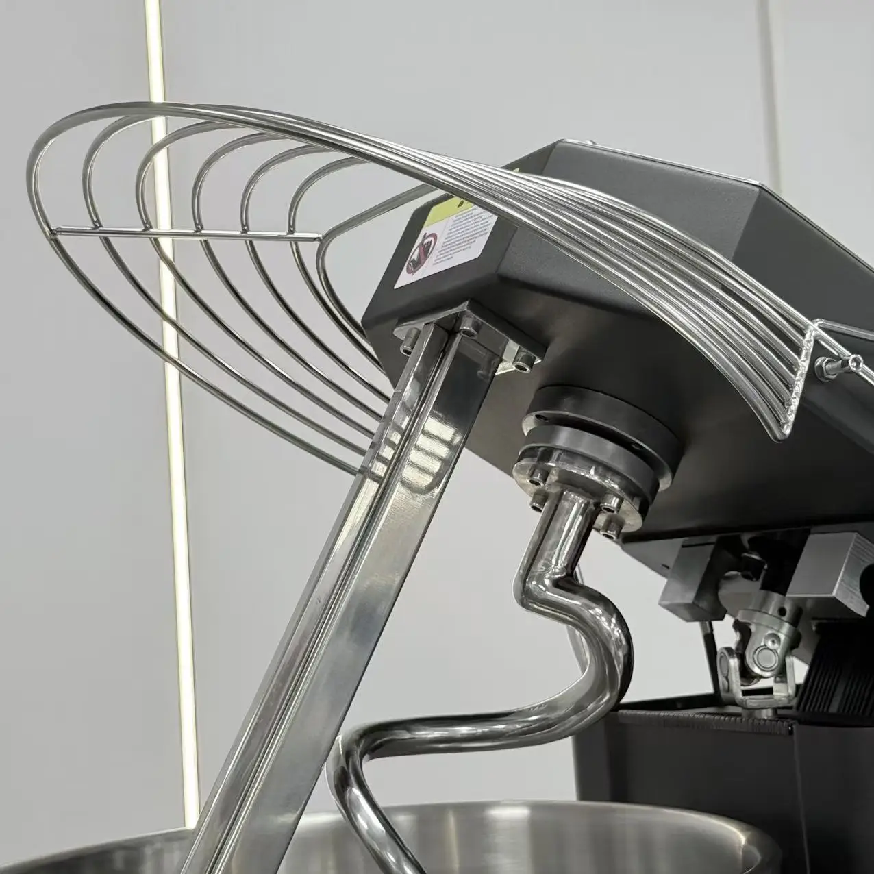 CE Approved 20L Planetary Dough Mixer Tilt-Head Design 304SS Removable Bowl 1100W Heavy Duty HM-20TD