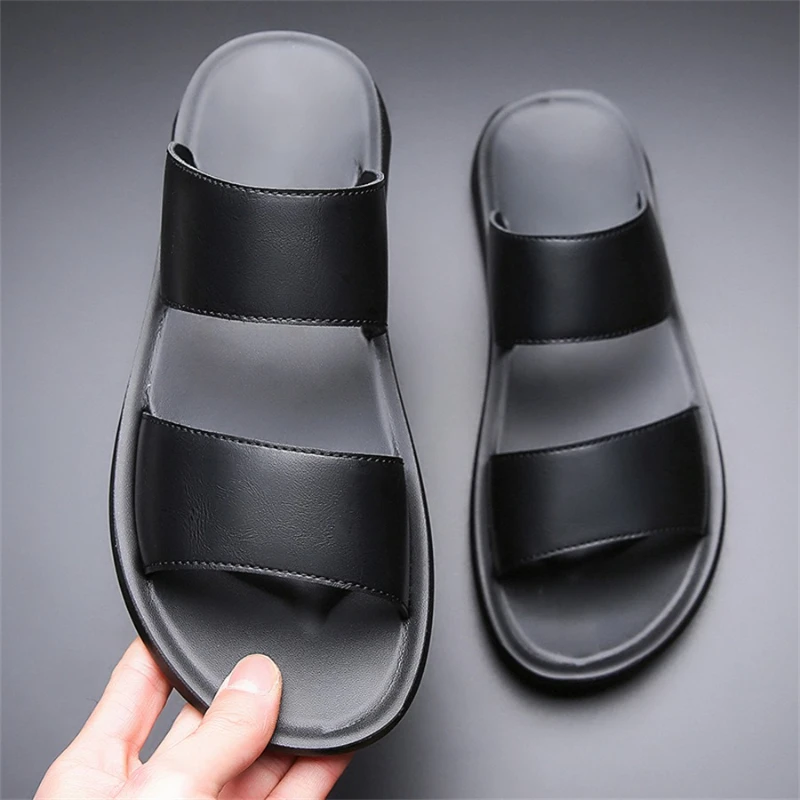 2025 Summer New Men's Slippers Fashion Leather Casual Slipper Outdoor Non Slip Flat Beach Sandals for Men Designer Male Shoes