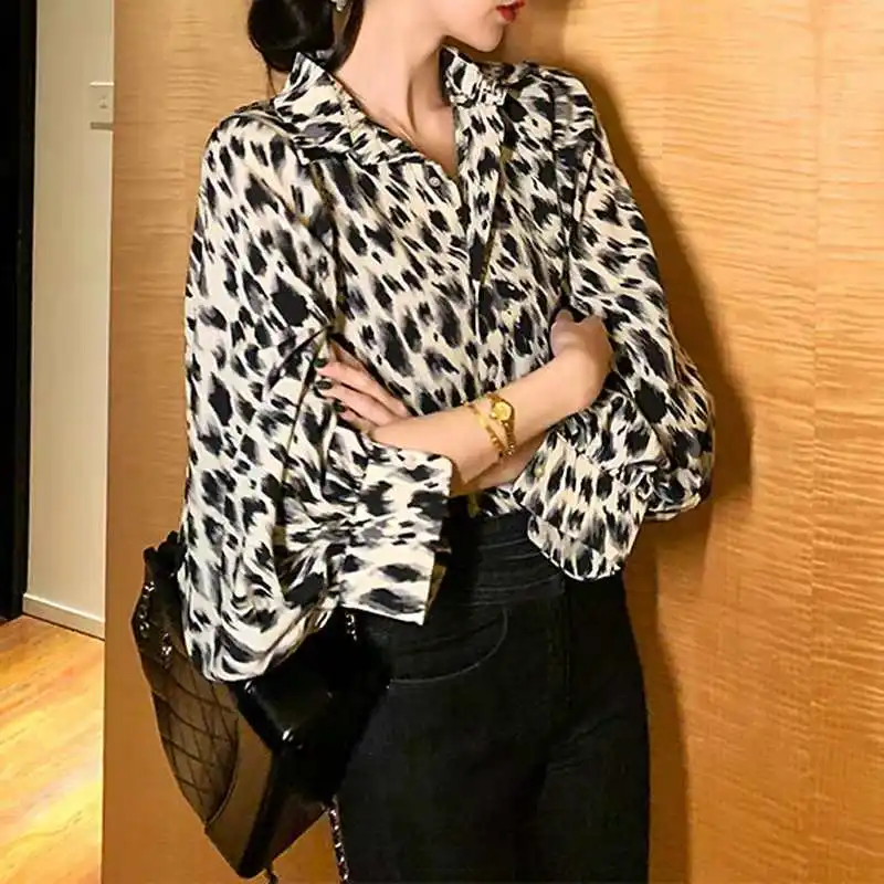 2026 Spring New Women Leopard Print Chiffon Shirt Retro Hong Kong Style Lantern Sleeve Loose Fashion Casual Elegant Blouse Top