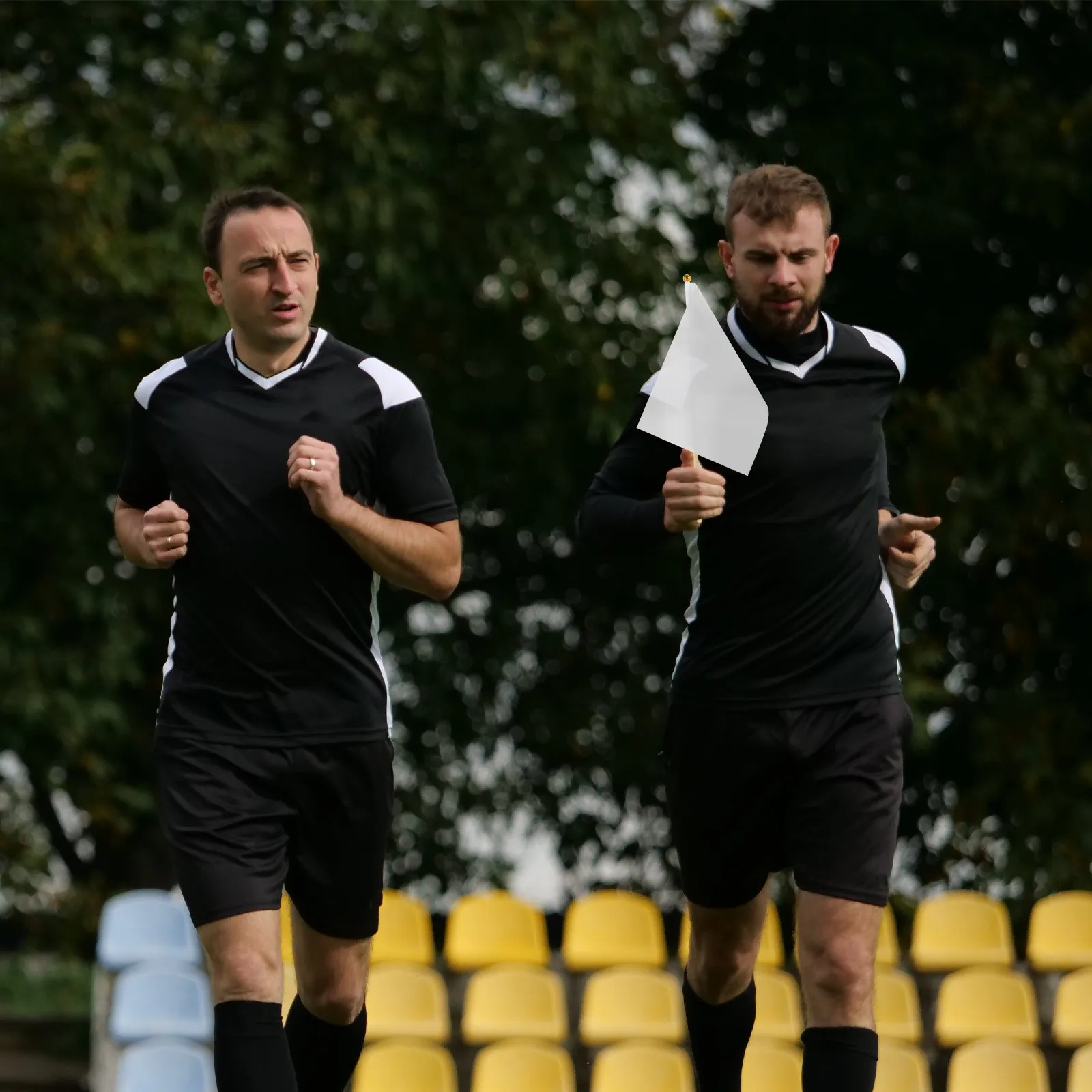 

50 шт. портативных маленьких флагов из полиэстера с деревянной ручкой, сигнальные флаги для судей, предупреждающие флаги для матчей, украшения для вечеринок и дома, для размахивания