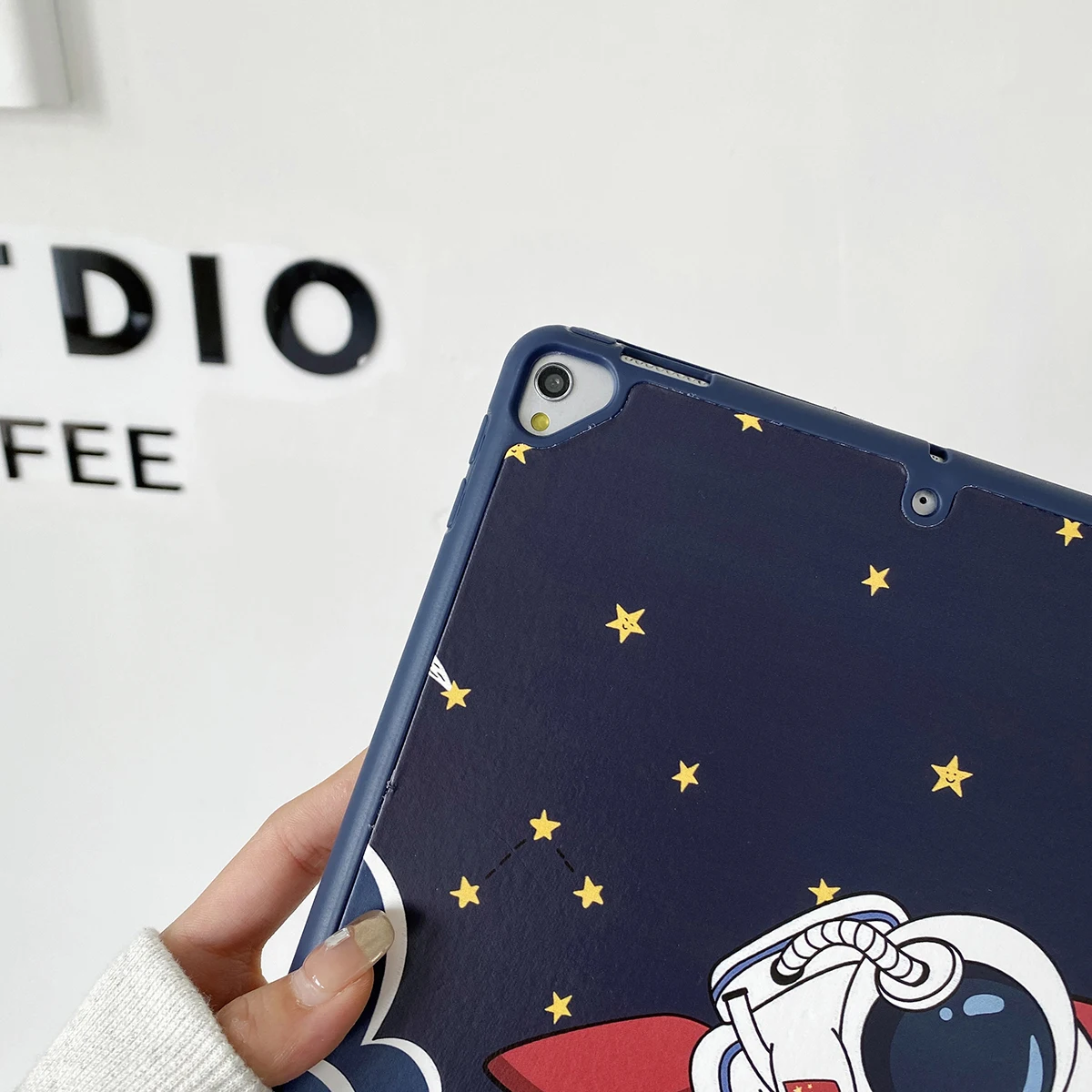 Custodia a pieghe Multiple astronauta per IPad 5 6 7 8 9 10th Generation 9.7 10.2 10.5 10.9 13 pollici Cover per Ipad Pro 11 Air 4 5 Mini