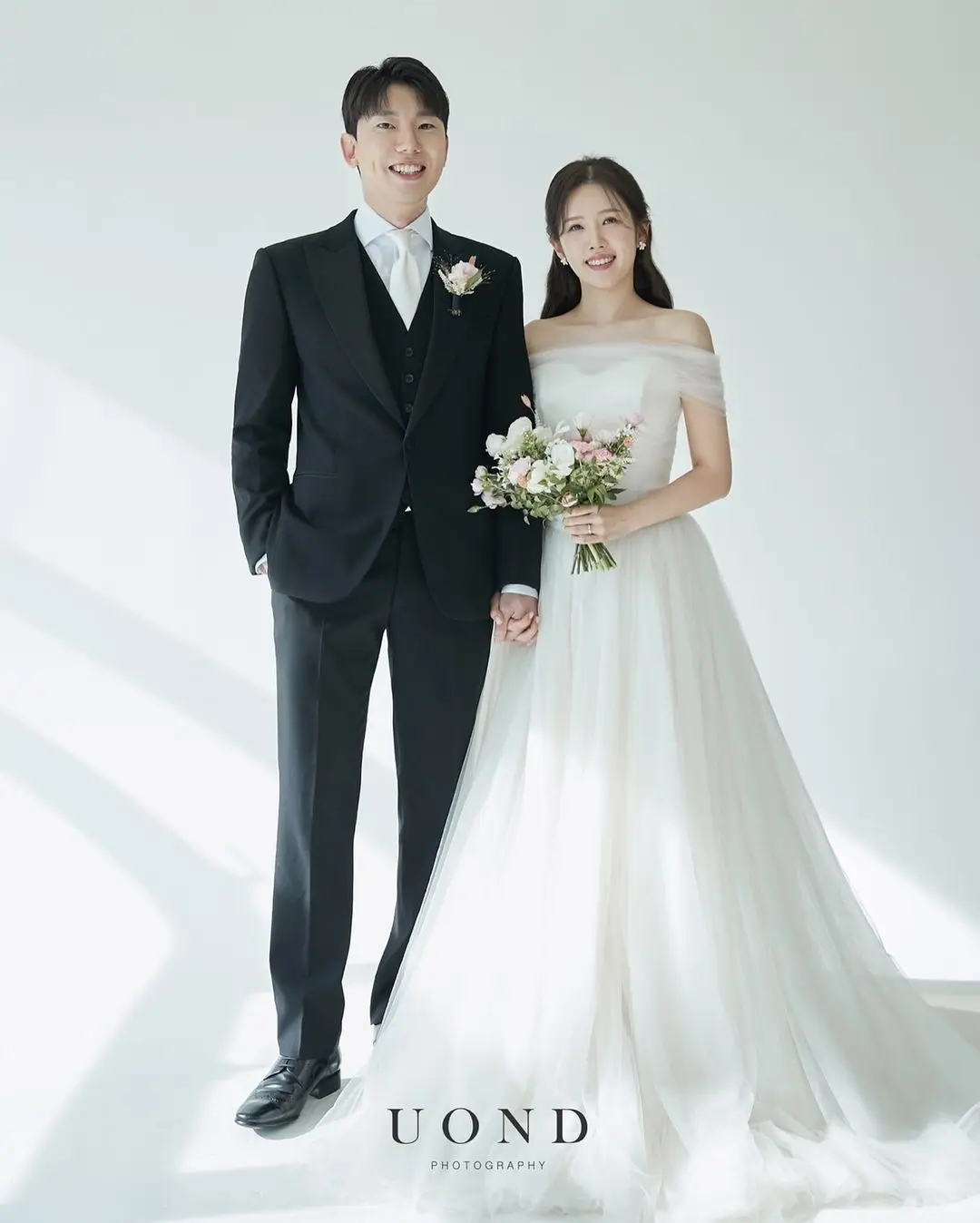 Colavis Asta Korean Off Shoulder Tulle Elegant Wedding Dress Customized Bride Dress 웨딩드레스  Photoshoot Wedding Gown Bridal