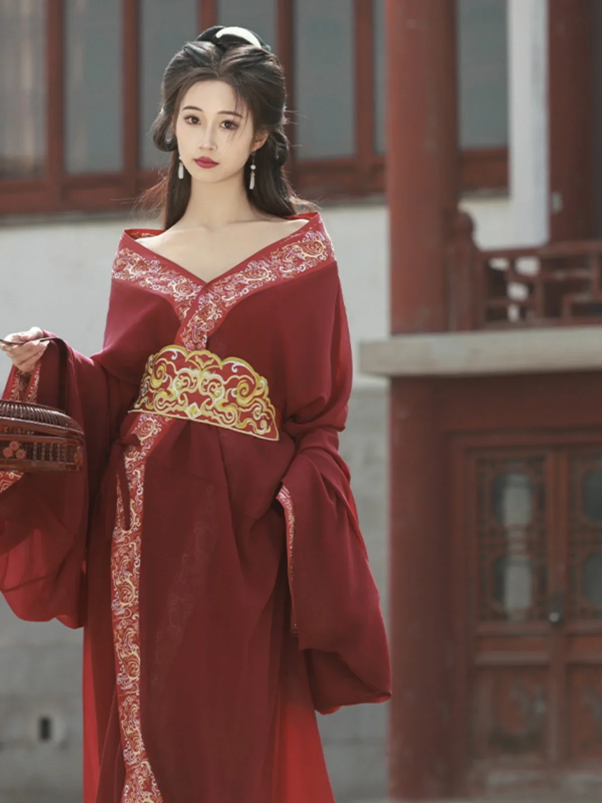 Hanfu female red, pink, black cross collar trailing Warring States robe embroidered dress Chinese traditional dress