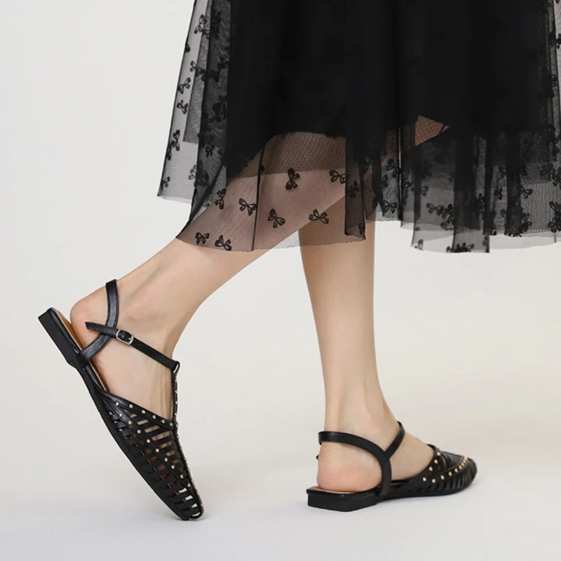 Damen-Hohlsandalen im römischen Stil, Retro-Nieten-Sandalen mit niedrigem Absatz und geschlossener Zehenpartie, Knöchelschnallenschuhe, Übergrößen, Sommer-Freizeitsandalen für den Strand – Detail 11