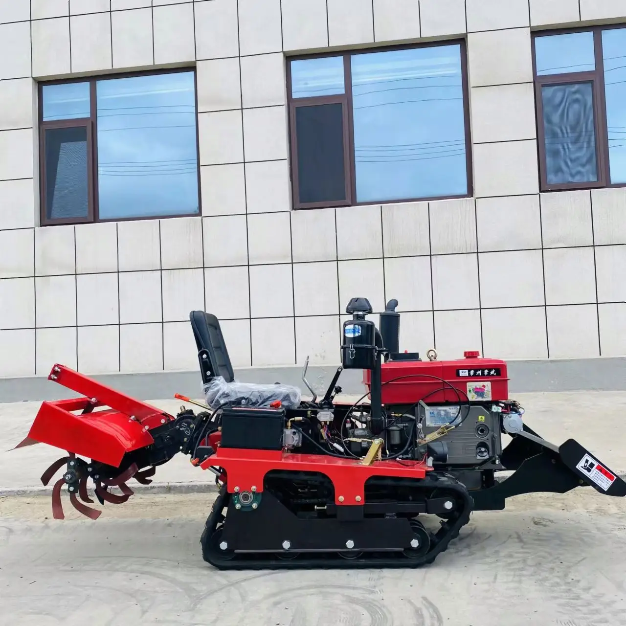 Top crawler orchard miniature agricultural crawler cultivator, agricultural diesel-powered cultivator has the best quality