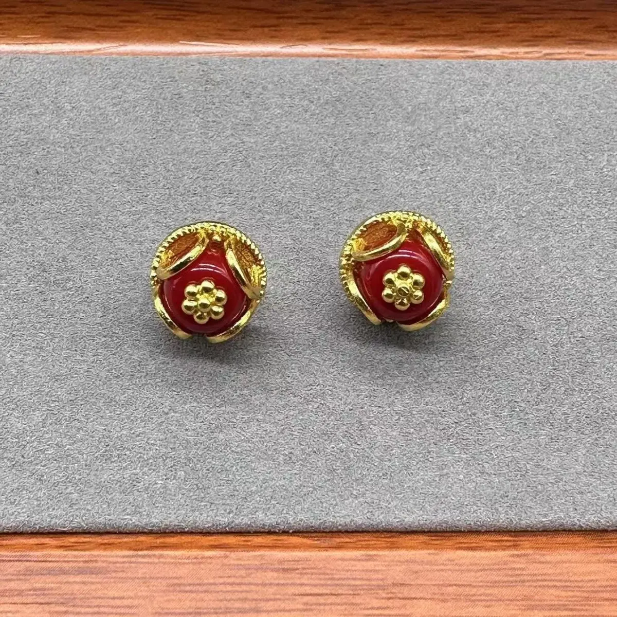 

New Nepalese earrings gold-plated Tibetan fading ethnic Tibetan
