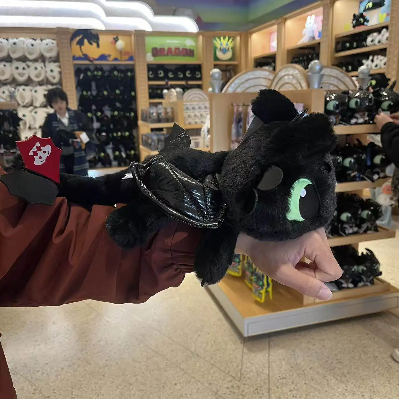 Universal Studios "How to Train Your Dragon" Toothless (Night Fury) & Light Fury plush arm puppet souvenirs