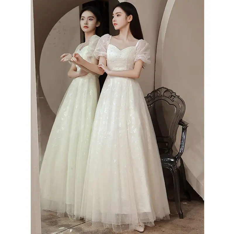 فستان سهرة أبيض متخصص نمط جديد مأدبة خرافية مزاجه الراقية نمط طويل الاجتماع السنوي استضافة فستان المرأة الربيع