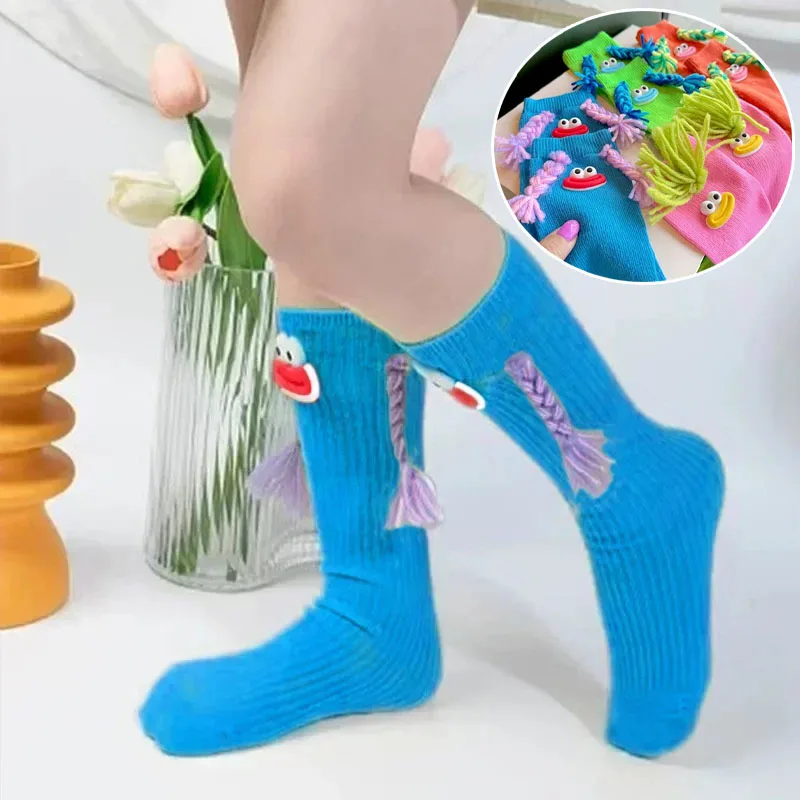 Dopamin Mädchen lange Socken mit geflochtenen Haaren Wurst Lippen hässliche Puppe Farbe Clash Design Mode trendige Oberbekleidung Socken