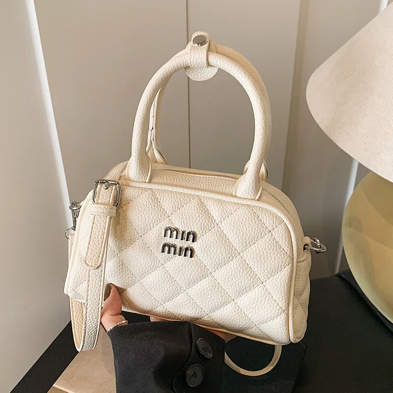 

Сумка через плечо с ромбовидной вышивкой 2025 года — кошелек на плечо из глянцевой кожи с ремешком-цепочкой, элегантная рабочая сумка для женщин