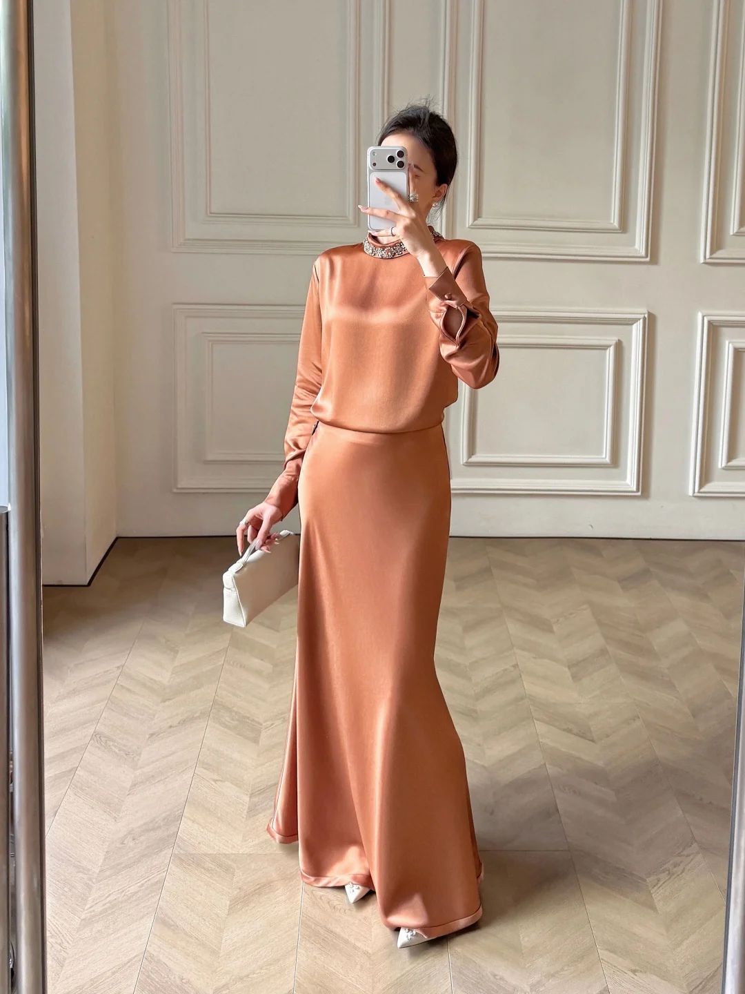 

Luxurious Brown Crystal Collar Shirt Set Women Handcrafted Rhinestone Embellished Loose Silhouette Two-Piece Suit