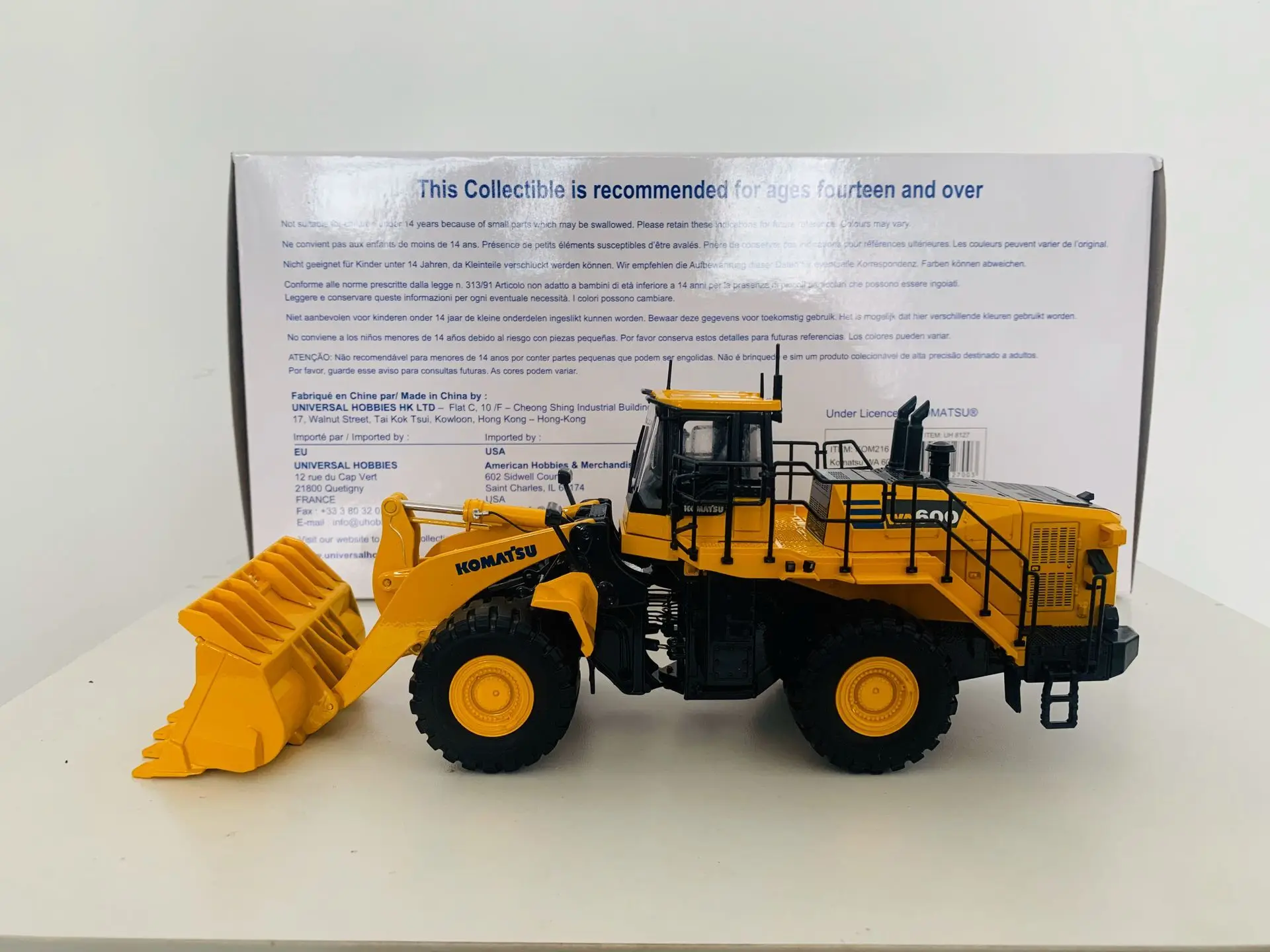 

K0matsu WA 600-8 Wheel Loader 1:50 Scale Die-Cast Model UH8127 Gift New Original Box