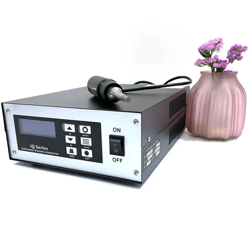 

1000W 28khz Or 35khz Industrial Portable Ultrasonic Spot Welder For Automobile Rear Wing Board