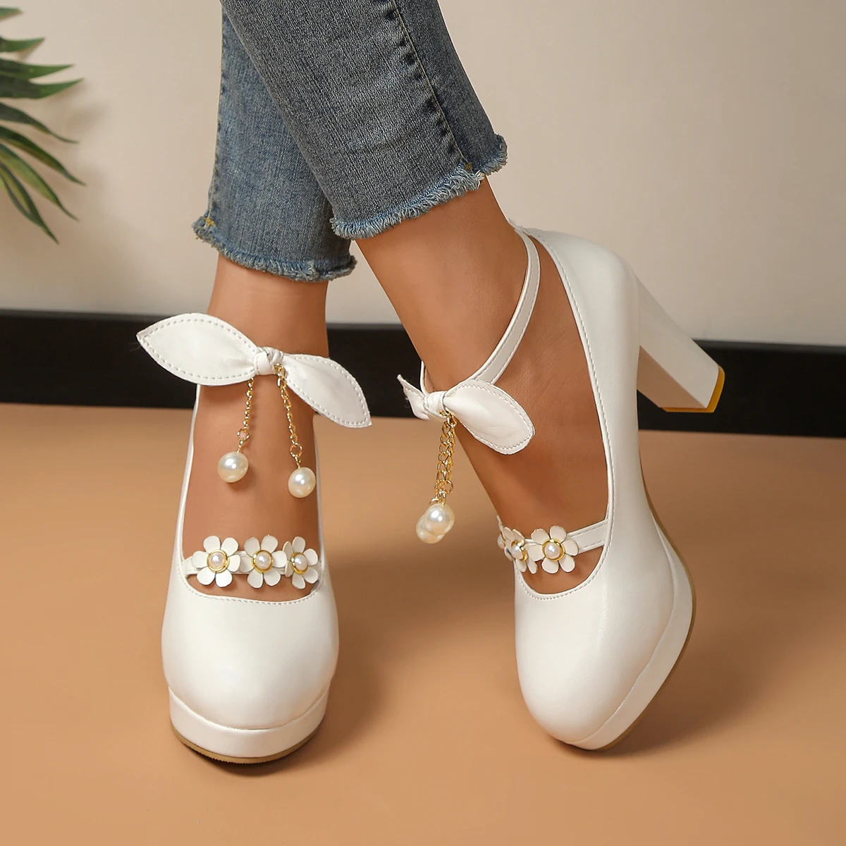 Women's Pearl Fringed Bow Shallow-mouthed High-heeled Shoes with Spring and Autumn Buckle and Noble and Elegant Temperament.
