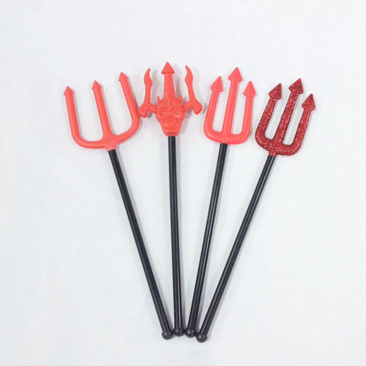 

7 Pcs Plastic and Axes Props Halloween Decor Make up Costume for Kids