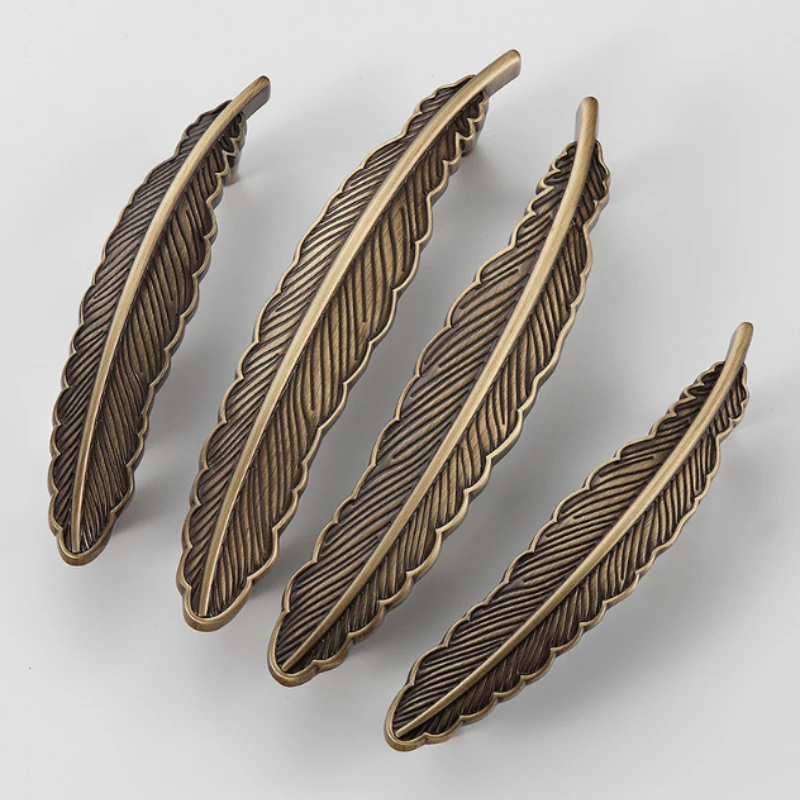 

Европейские твердые латунные мебельные ручки для оперения, роскошные ручки для гардероба и ящика, красивые декоративные ручки для комода и шкафа