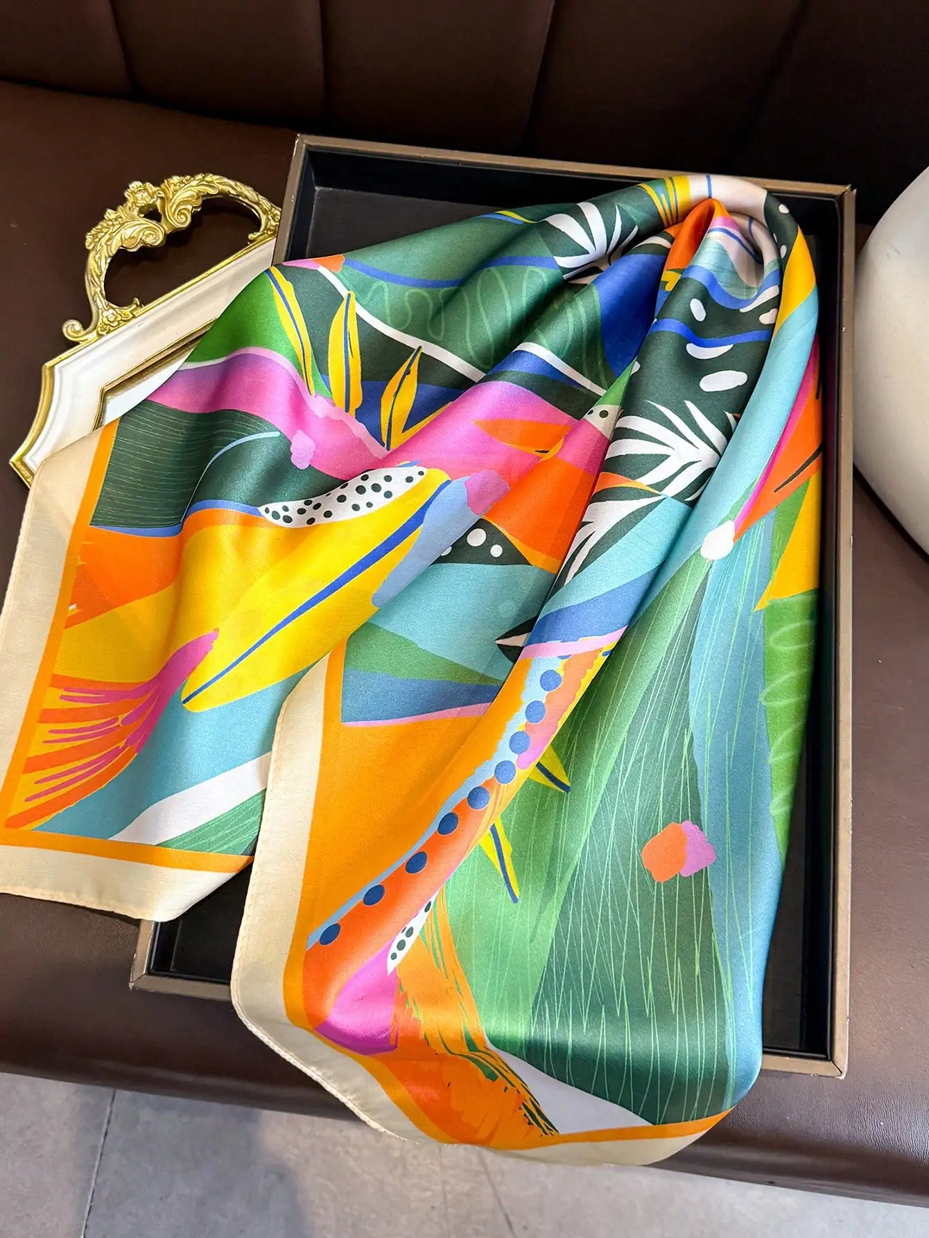

1pc Women's Elegant Vintage Print Thin Satin Square Faux Silk Scarf, Bohemian Style Neck Scarf, Shawl, Lightweight Comfortable Headscarf