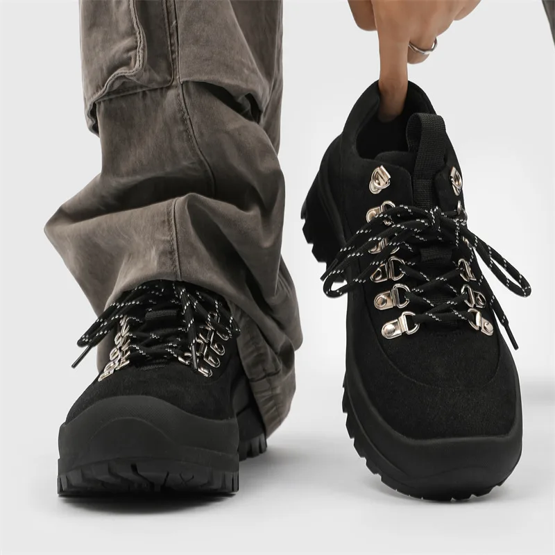 

Весенне-осенние новые мужские черно-желтые повседневные универсальные спортивные короткие туфли на толстом каблуке с круглой головкой и шнуровкой спереди